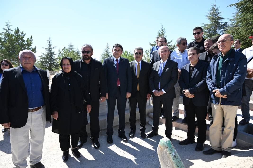 ‘Bozkırın Tezenesi’ Neşet Ertaş Kırşehir'deki mezarı başında anıldı - Resim: 3